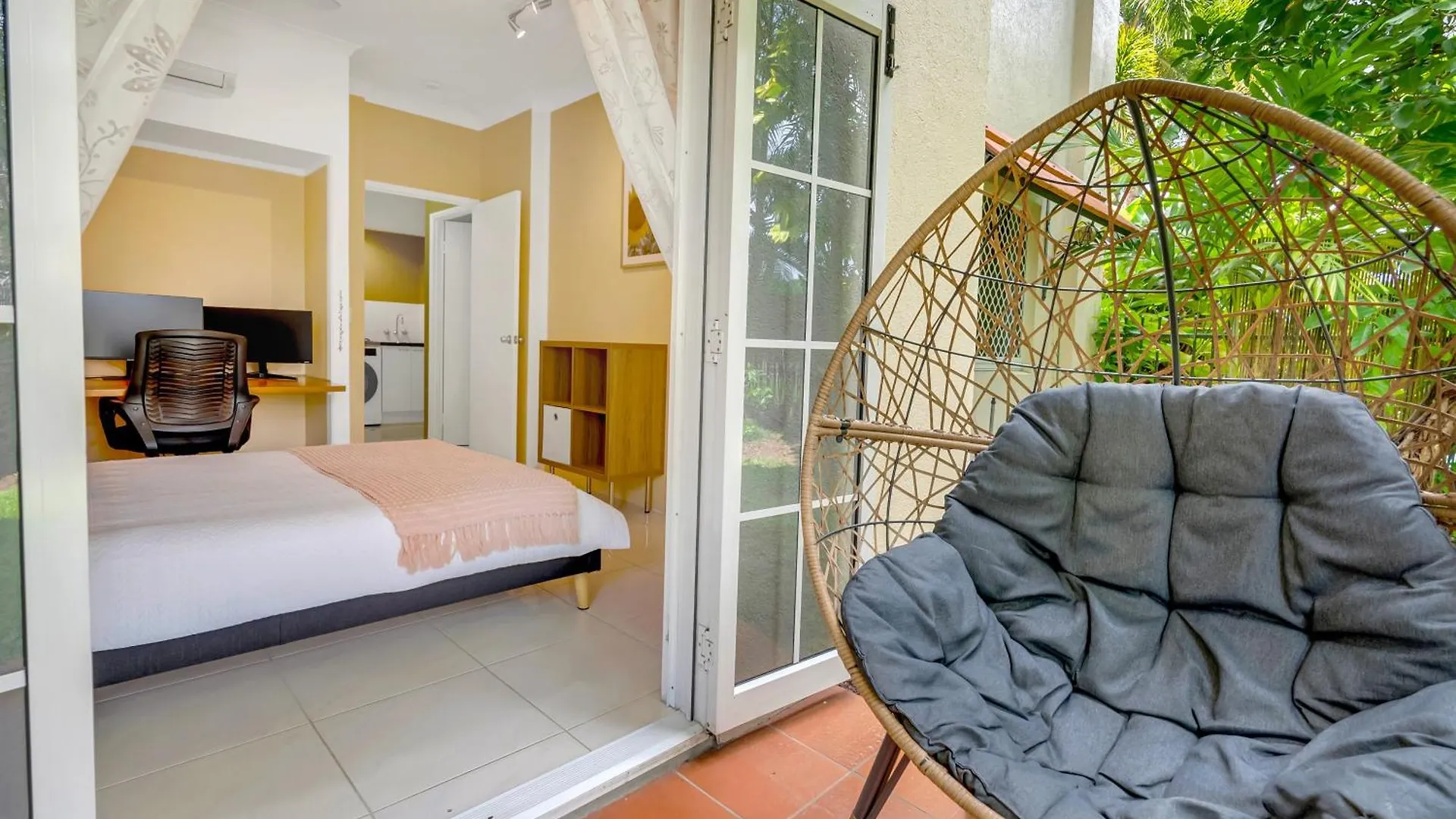 'Bayside Escape' A Short Stroll From The Esplanade Apartman Cairns